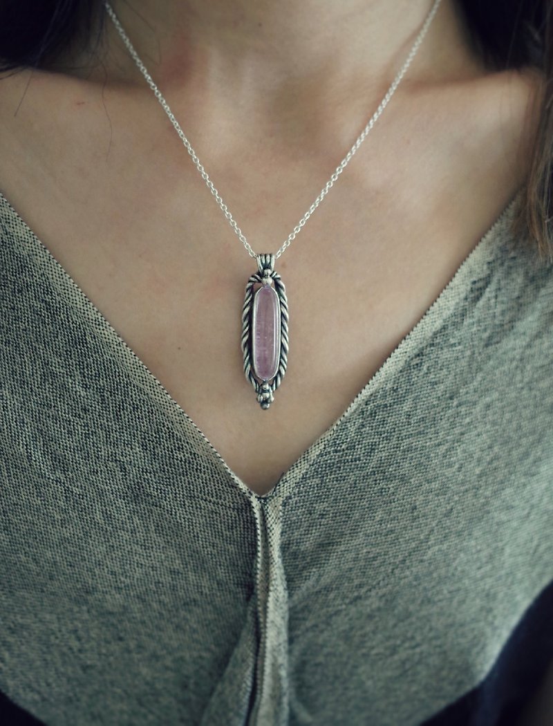 Pure purple spodumene - Necklaces - Gemstone Pink