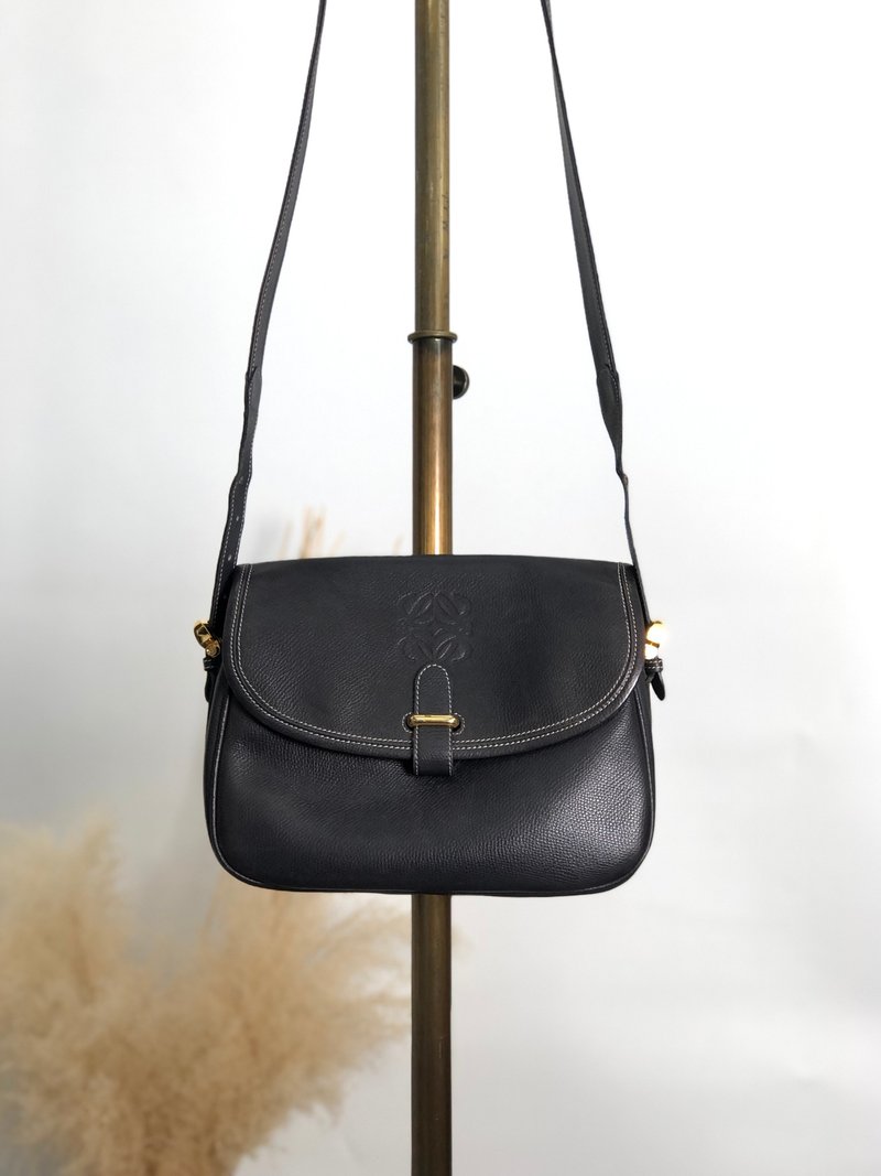 【 日本直送　名牌中古包 】LOEWE ロエベ ショルダーバッグ ネイビー アナグラム型押し レザー vintage ヴィンテージ オールド ixv48v - 側背包/斜背包 - 真皮 藍色
