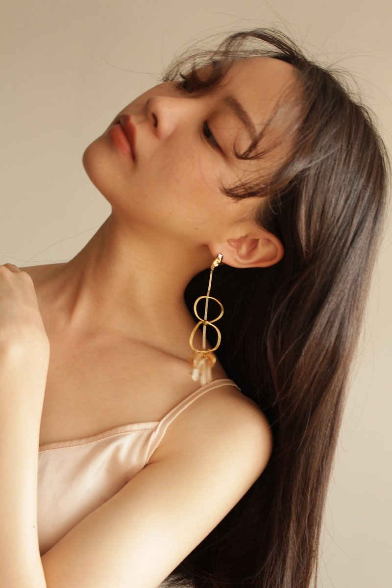 Asymmetrical Cello Mine Earrings/ Clip-On Handmade Resin Clip Earrings Romantic Christmas Gift - Earrings & Clip-ons - Copper & Brass White