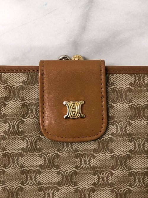 CELINE　セリーヌ　マカダム　二つ折財布　財布　がま口　ブラウン 500x0.jpg