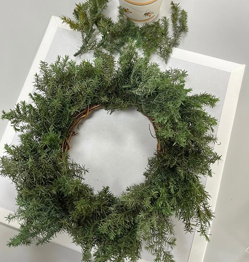 DIY Everlasting Cedar Christmas Wreath Material Set - Shop mellowartstudio  Plants & Floral Arrangement - Pinkoi