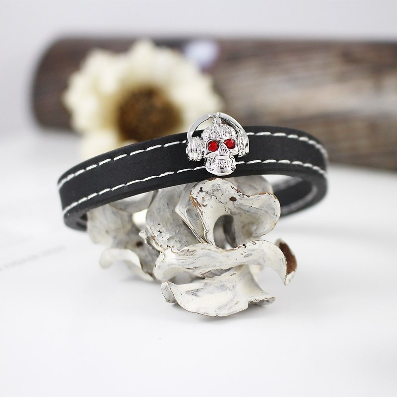 Rock Lover skull natural rubber bracelet (stunning red) Swarovski - Bracelets - Rubber Black