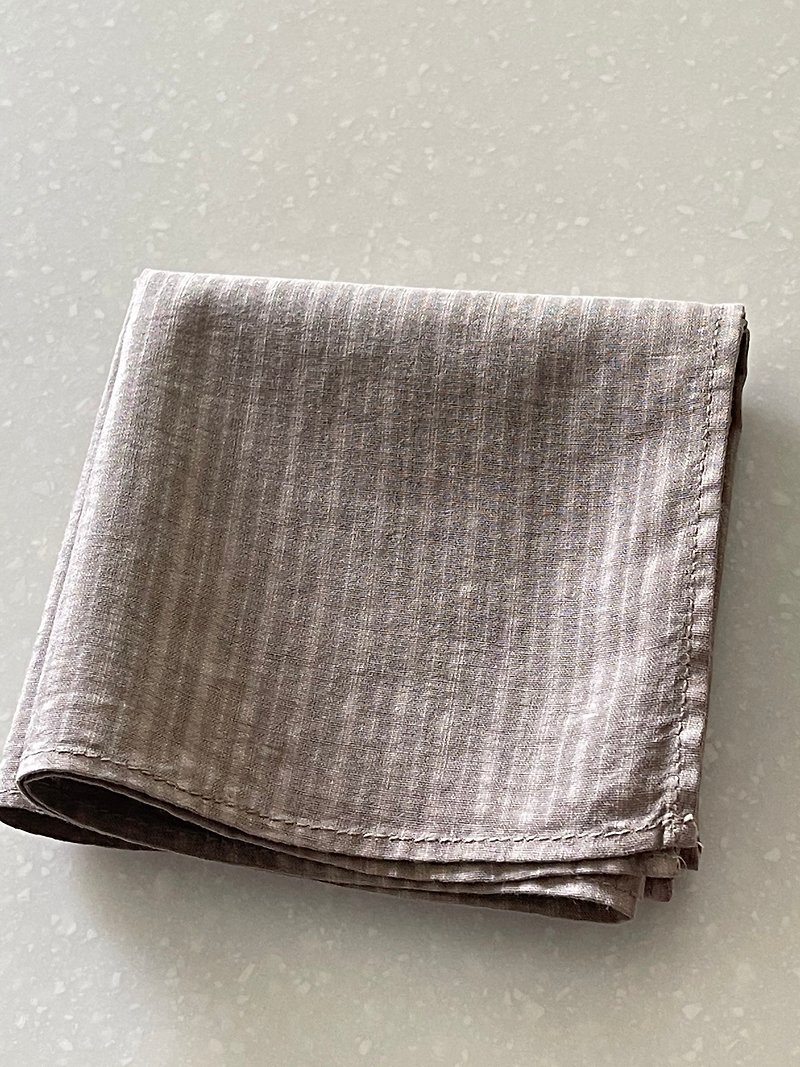 Mineral dyed fine woven striped soft cotton handkerchief personalized monochrome series maple Brown - ผ้าเช็ดหน้า - ผ้าฝ้าย/ผ้าลินิน สีนำ้ตาล