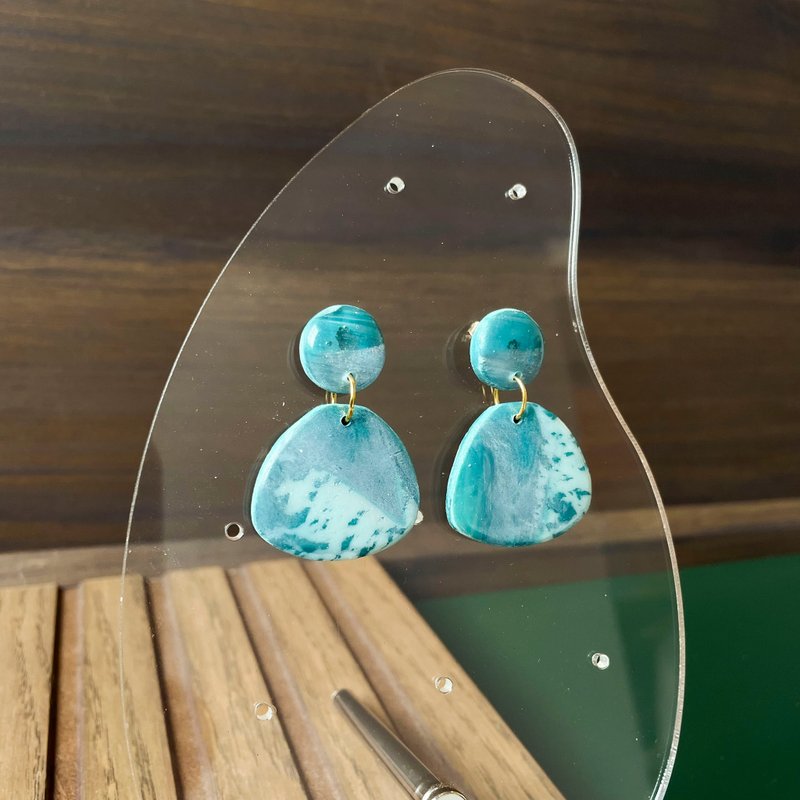 Turquoise light blue fan dangling earrings - 耳環/耳夾/耳骨夾 - 其他材質 多色