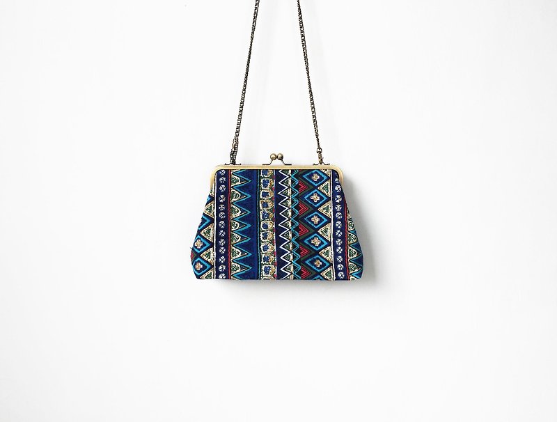 Blue clasp frame bag/with chain/ cosmetic bag - กระเป๋าคลัทช์ - ผ้าฝ้าย/ผ้าลินิน สีน้ำเงิน