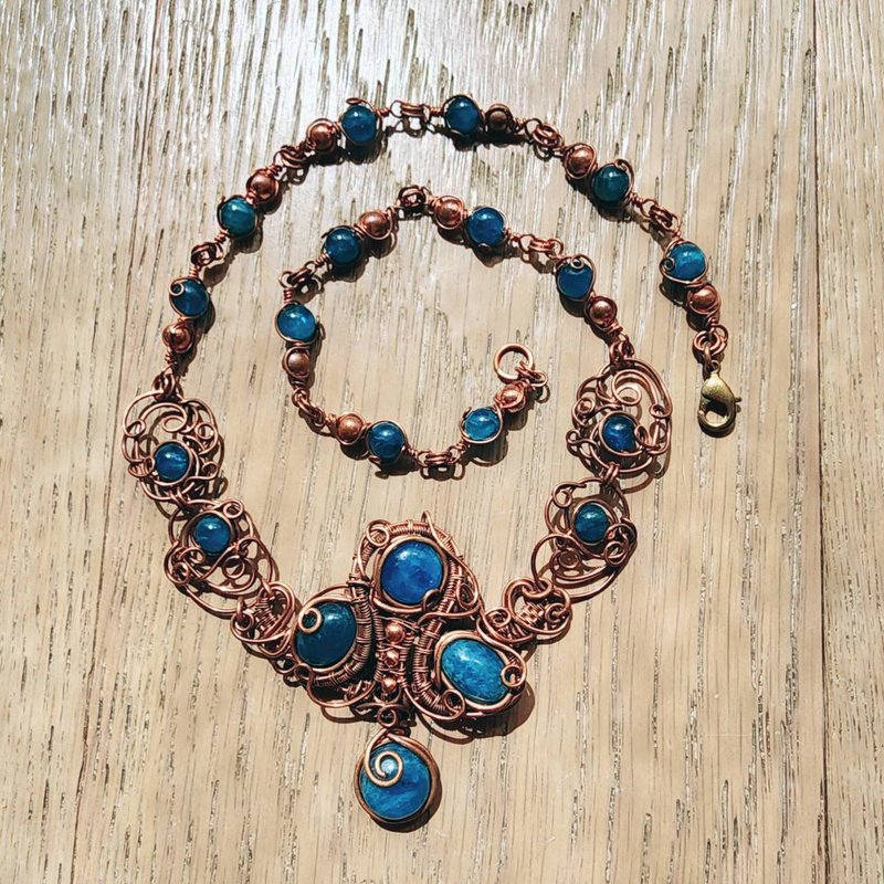 [Handmade by Qu Shuichen] Blue Stone metal wire braided necklace - Necklaces - Gemstone Blue