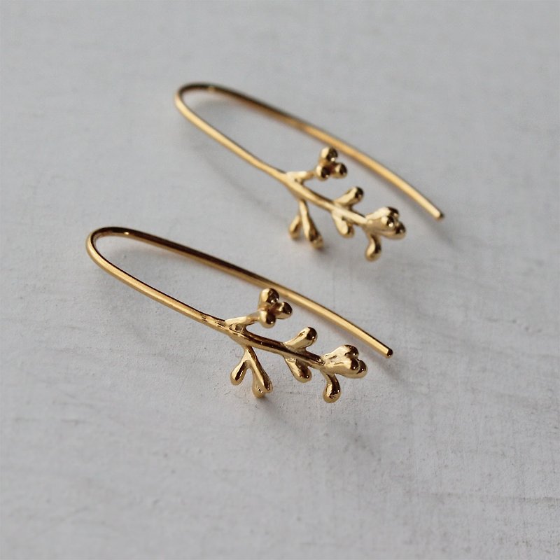 Olive flower buds pierced earrings - ต่างหู - เงินแท้ สีทอง