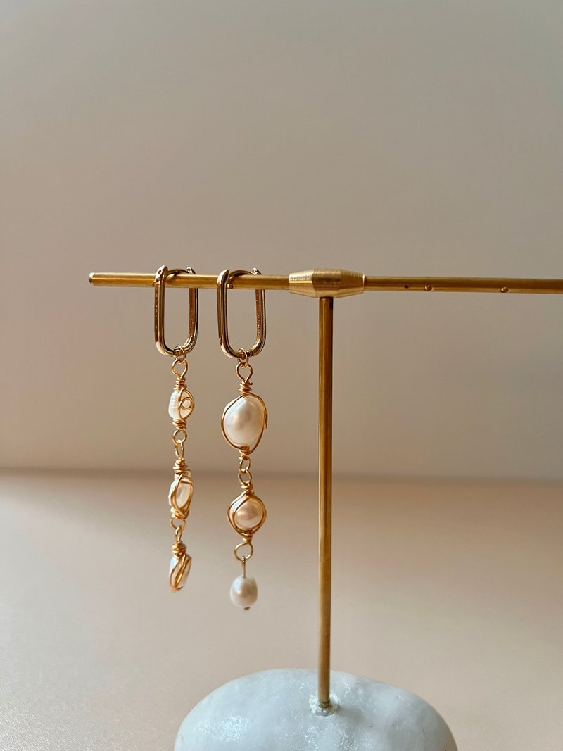 Handcrafted Natural Baroque Freshwater Pearl Earrings | 14K Gold-Plating Gifts - ต่างหู - ไข่มุก สีทอง