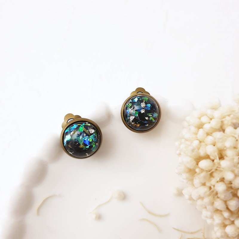 Opal kaleidoscope. Non-pierced clip earrings x Stainless Steel earrings green opal Gemstone - ต่างหู - เครื่องเพชรพลอย สีเขียว