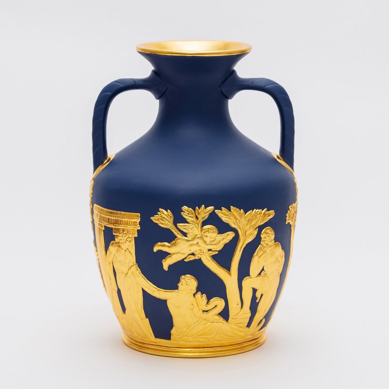 Wedgwood Rare 1976 Gold Inlaid Ceramic Handmade Portland Bottle Out of Print Ceramic Vase - เซรามิก - เครื่องลายคราม 