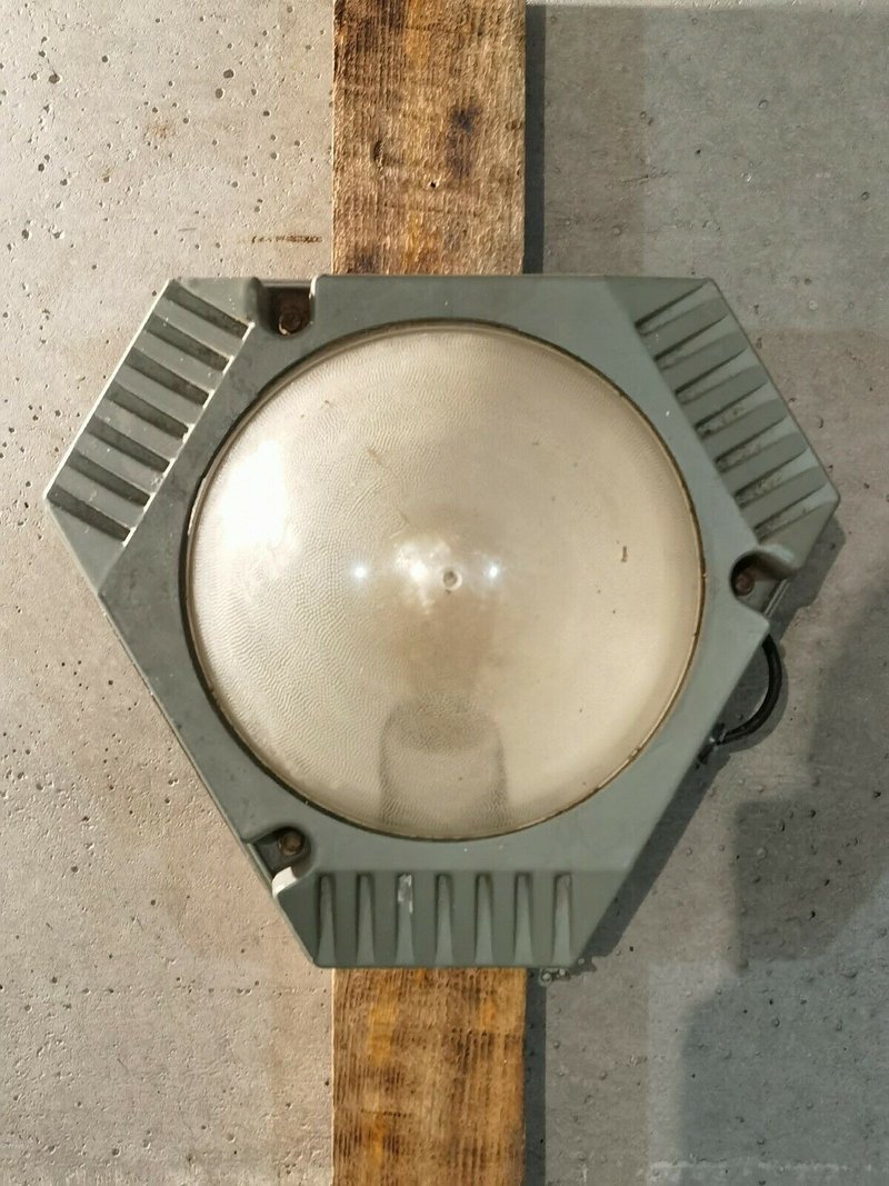 Loft industrial lamp bunker lamp USSR wall Retrofuturistic lamp 1980s - โคมไฟ - โลหะ 