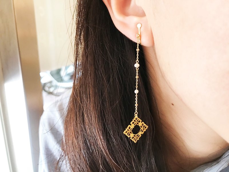 "Girls series" golden pearl lace mini single ear hook earrings clip-on earrings - ต่างหู - เครื่องเพชรพลอย 