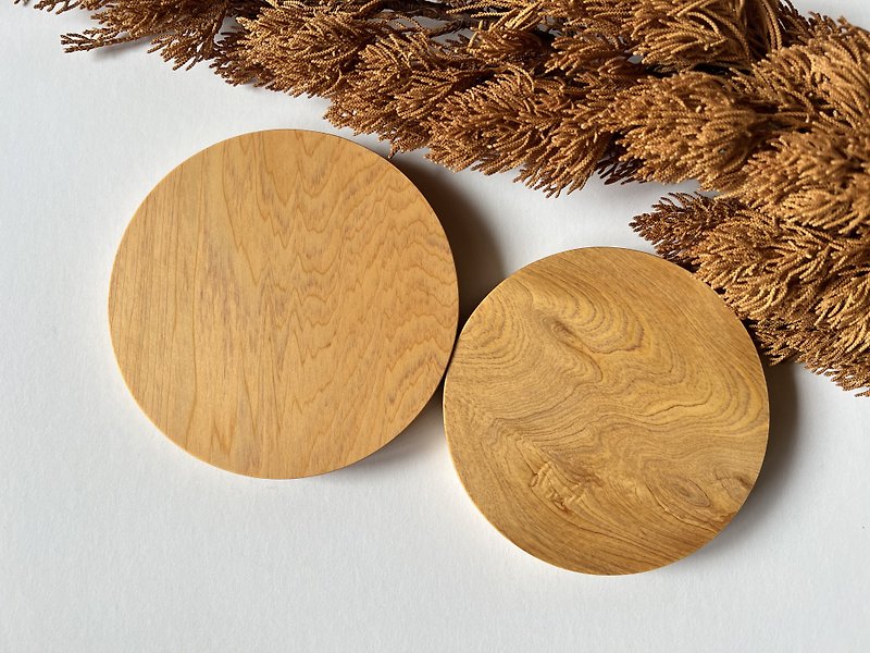 Taiwanese yellow cypress rich aroma round coaster - handmade temperature/permanently emitting woody fragrance - Coasters - Wood 