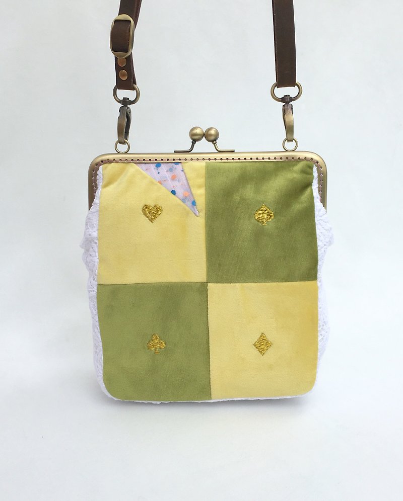 Alice in wonderland Crossbody bag Framebag yellow green - กระเป๋าแมสเซนเจอร์ - หนังแท้ สีเขียว