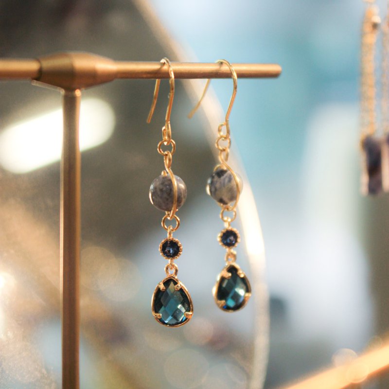 手製藍紋石配鋯石及水滴琉璃耳環 - Asherah Earrings - 耳環/耳夾/耳骨夾 - 水晶 藍色