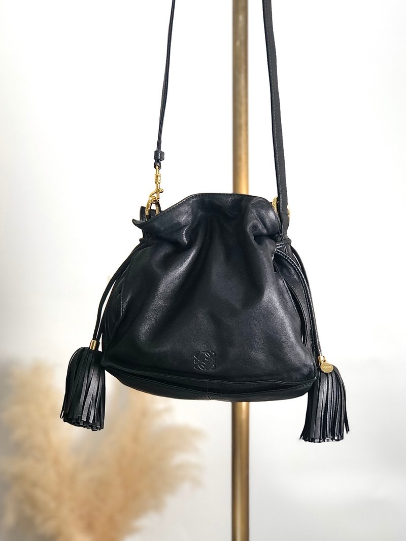 [Direct from Japan, branded used bag] LOEWE Flamenco shoulder bag, black, tassel, anagram, leather, mini bag, drawstring bag, w87ktv - Messenger Bags & Sling Bags - Genuine Leather Black