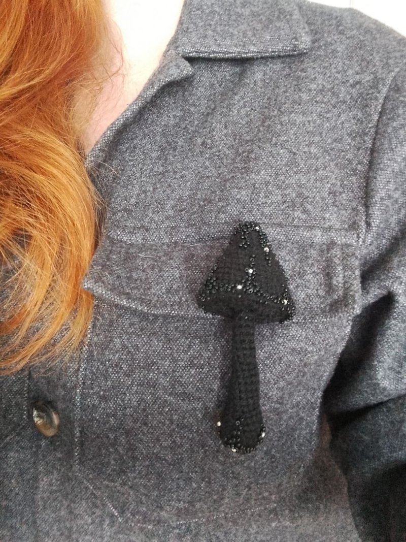 Handmade cotton brooch mushroom and beads decor/black pins/ BOHO brooch gift - 胸針 - 其他材質 黑色