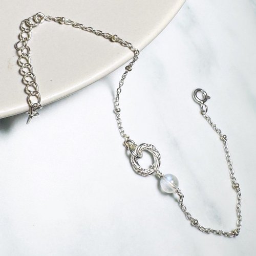 In Hand Jewelry Design 多層次風格-水紋扭圈X 月光石-純銀系手鍊
