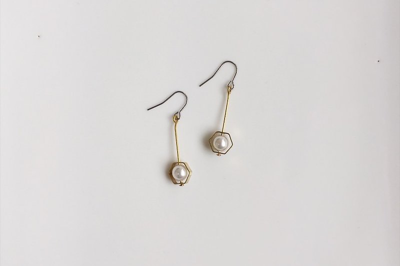 小叮咚 珍珠黃銅耳環 - 耳環/耳夾 - 寶石 白色