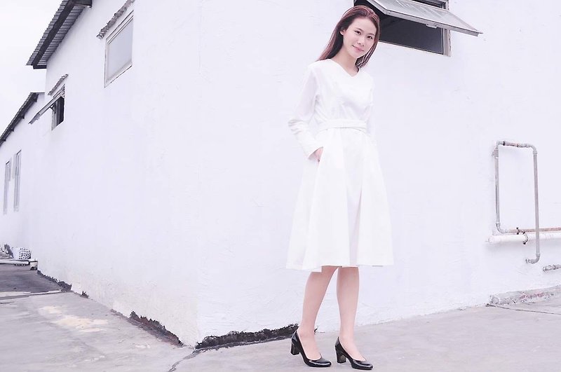 TAKE-白色蕾絲束腰綁帶連身裙 - 洋裝/連身裙 - 棉．麻 白色