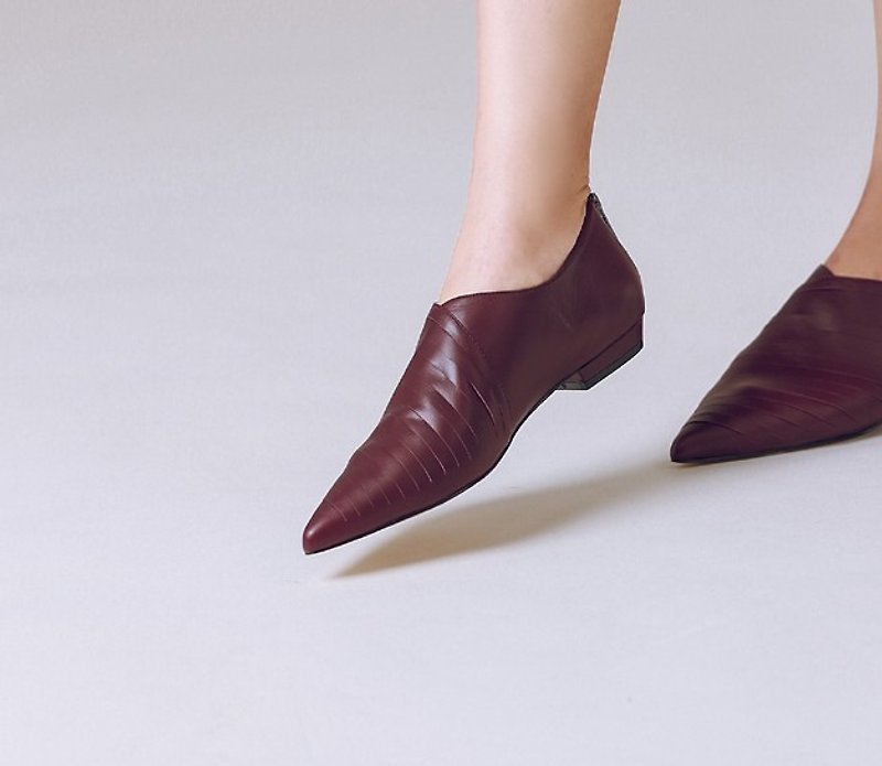Vague secant soft flat bottom low heel leather shoes red wine - รองเท้าหนังผู้หญิง - หนังแท้ สีแดง