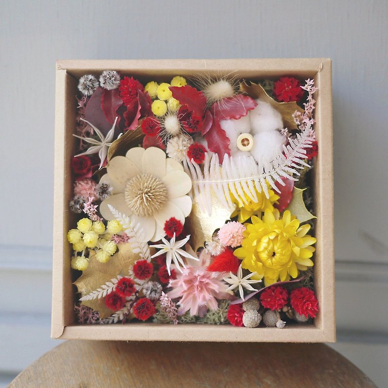 Praise New Year - festive red kraft paper boxes of dried flowers - Plants - Plants & Flowers Red