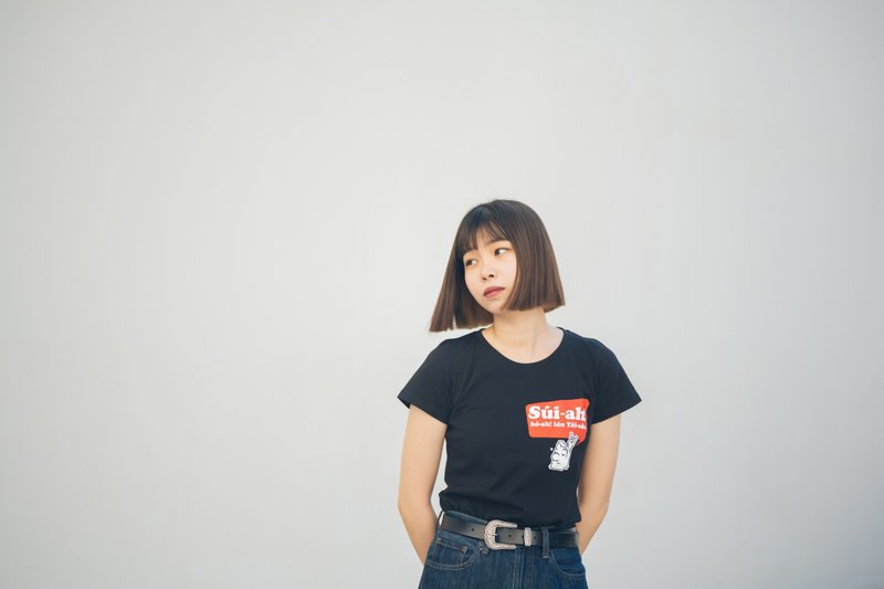 十項管見紅色圖款 T-shirt 黑色女款 - 女 T 恤 - 棉．麻 黑色
