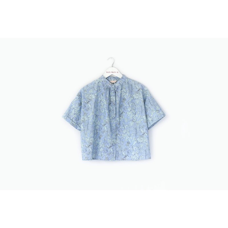 Oversized shirt with reinforced sleeves, blue leaf pattern - 女上衣/長袖上衣 - 棉．麻 藍色