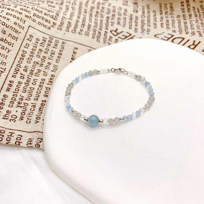 [Quiet Summer] Aquamarine White Crystal Labradorite Crystal Bracelet Crystal Bracelet - สร้อยข้อมือ - คริสตัล สีเงิน