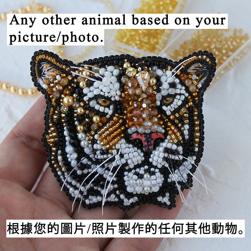Embroidery tiger brooch handmade/ Custom beaded brooch animal/ Customized gifts - เข็มกลัด - คริสตัล หลากหลายสี