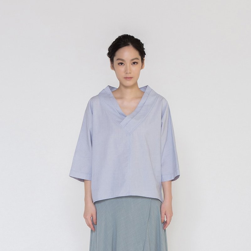 Calm time cardigan blouse Save The Moment Kimono V neck Top - เสื้อผู้หญิง - ผ้าฝ้าย/ผ้าลินิน สีน้ำเงิน