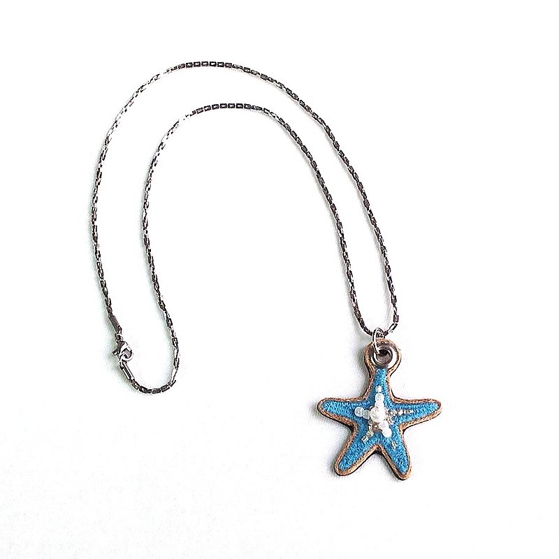 My Glück【Starfish】Hand-Made Embroidery Leather Necklaces - Necklaces - Other Materials Multicolor
