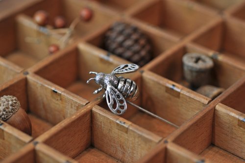 エルマオシルバー【昆虫蜂シリーズ─大きな立体蜂ブローチ】シルバーor