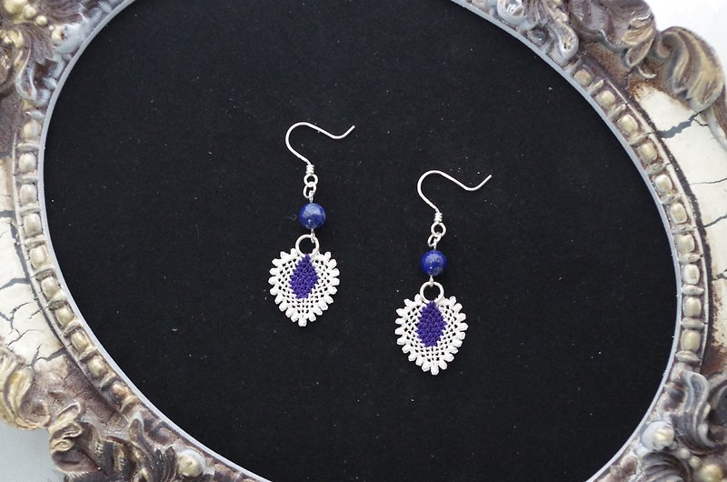 Eneoya's one-point motif earrings and lapis lazuli - ต่างหู - เส้นใยสังเคราะห์ สีน้ำเงิน