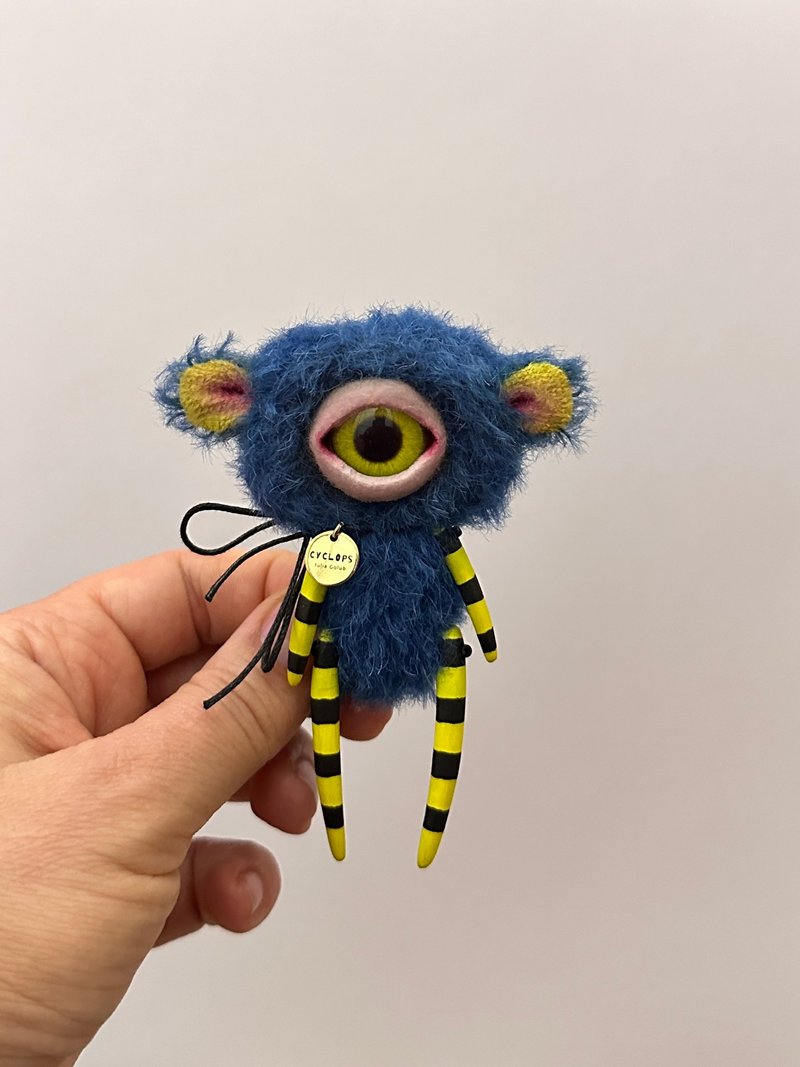 Blue cyclop brooch, Teddy bear brooch, Handmade brooch _ MADE-TO-ORDER! - 胸針 - 其他材質 藍色