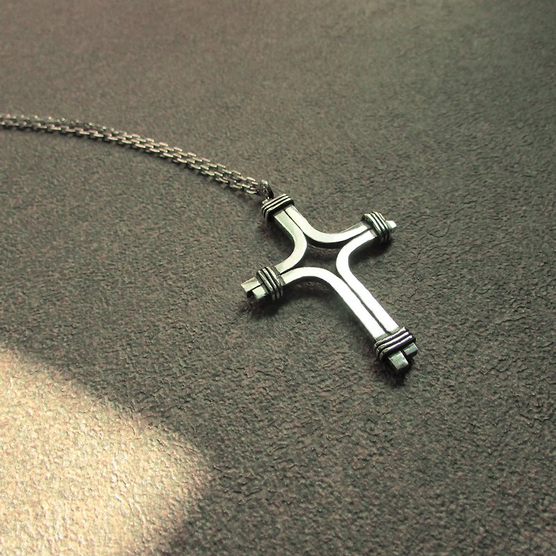 cross d necklace_十字架d項鍊 | 925純銀 限量 設計師手作 - 項鍊 - 銀 銀色