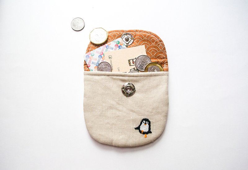 企鵝 Penguin Embroidered Linen Wee Pouch - กระเป๋าใส่เหรียญ - ผ้าฝ้าย/ผ้าลินิน สีกากี