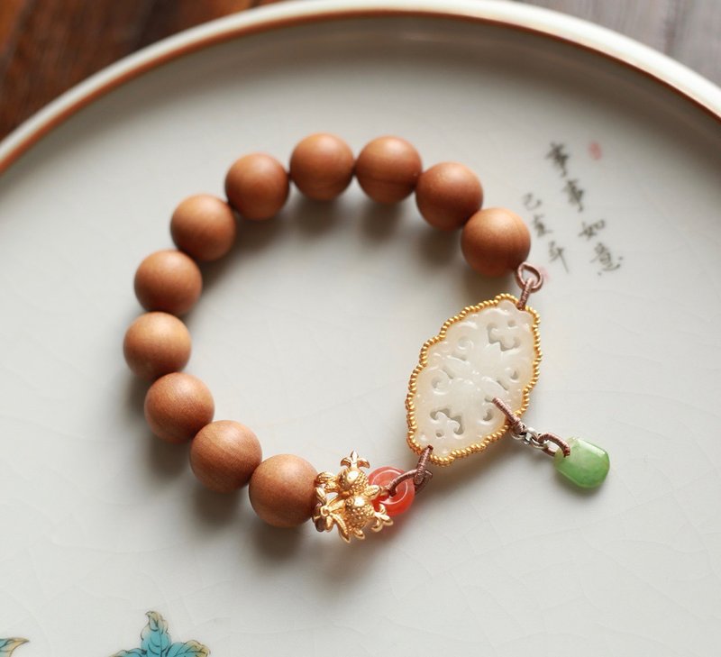 インドの天然古山サンダルウッドビーズと天白玉花ブランドグリーンエメラルドの小さなペンダントデザインブレスレット手持ちスカートs - ブレスレット - 木製 ブラウン
