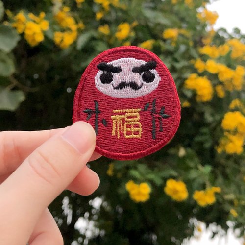LDOHM 愜意的女子手做 【日本達摩】だるま 安全鎖胸針|燙貼|刺繡貼紙|行李箱貼紙