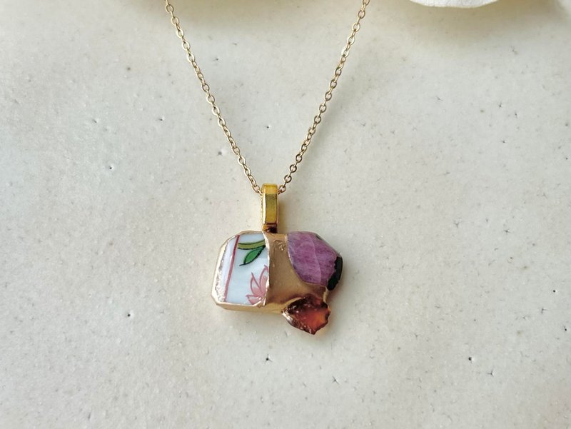 有田焼　金継ぎ　ネックレス　サージカルステンレスチェーン　アレルギー対応　18K　花柄　リーフ柄　インカローズ　カーネリアン　天然石　伝統工芸　No.273 - 項鍊 - 陶 紅色