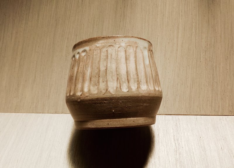 手感陶容器 - 花瓶/花器 - 陶 卡其色