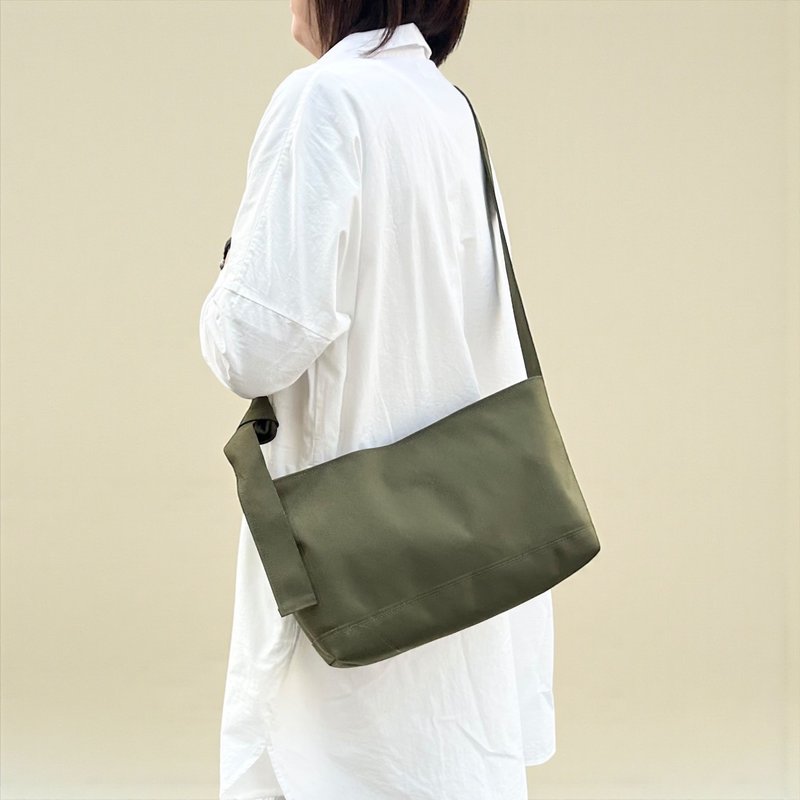 DRIFTER-S  カーキ　撥水加工　コーデュラナイロンショルダーバッグ - ショルダーバッグ - ナイロン グリーン
