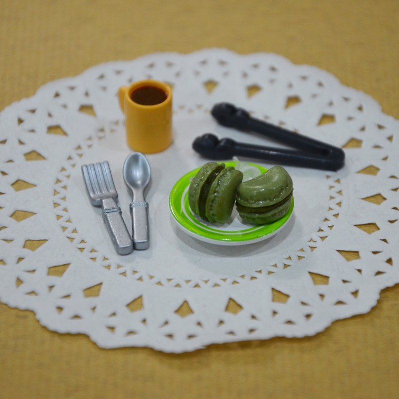 Macaron earrings (ear acupuncture or clip-on) - Matcha (dark green) - Earrings & Clip-ons - Clay Green