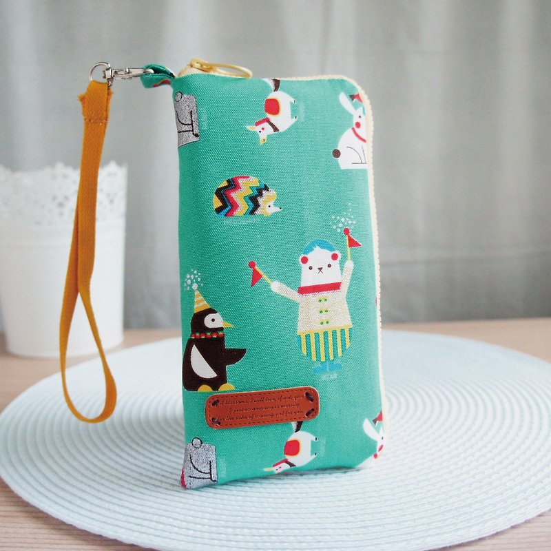 Lovely [Japanese cloth] Lake green hot silver geometric animal mobile phone bag, glasses bag, 5 吋 half available - Phone Cases - Cotton & Hemp Green