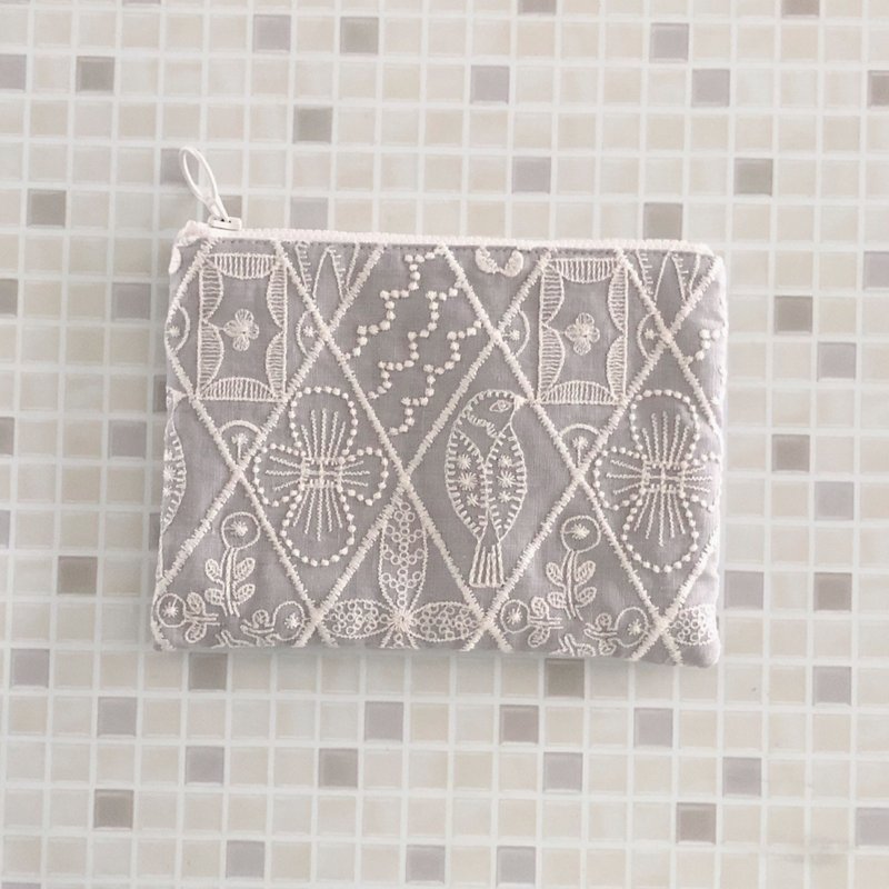 Storage bag Handmade flat pouch 16 Popular pattern Light gray mina perhonen symphony Lightweight - กระเป๋าเครื่องสำอาง - ผ้าฝ้าย/ผ้าลินิน สีเทา