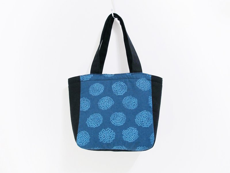 [The blooming mystery is splendid] Tote bag/Taiwan ancient cloth shop cotton tote bag - กระเป๋าถือ - ผ้าฝ้าย/ผ้าลินิน สีน้ำเงิน
