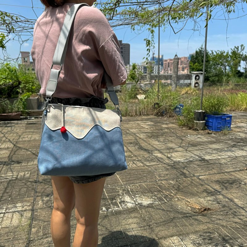 [Handmade] Mount Fuji shoulder bag crossbody bag side backpack storage bag - กระเป๋าแมสเซนเจอร์ - ผ้าฝ้าย/ผ้าลินิน สีน้ำเงิน