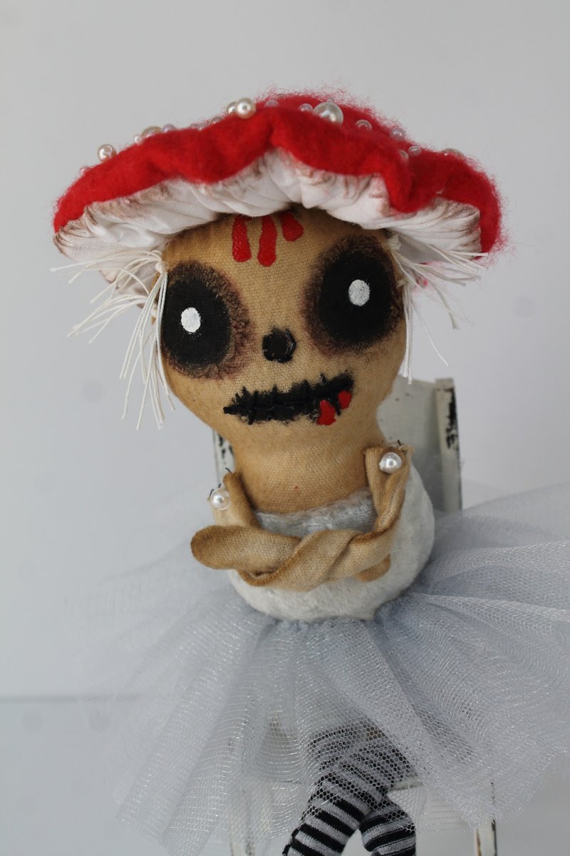 Weird mushroom  . Halloween decor  .Creepy  doll  . - ตุ๊กตา - ผ้าฝ้าย/ผ้าลินิน สีแดง