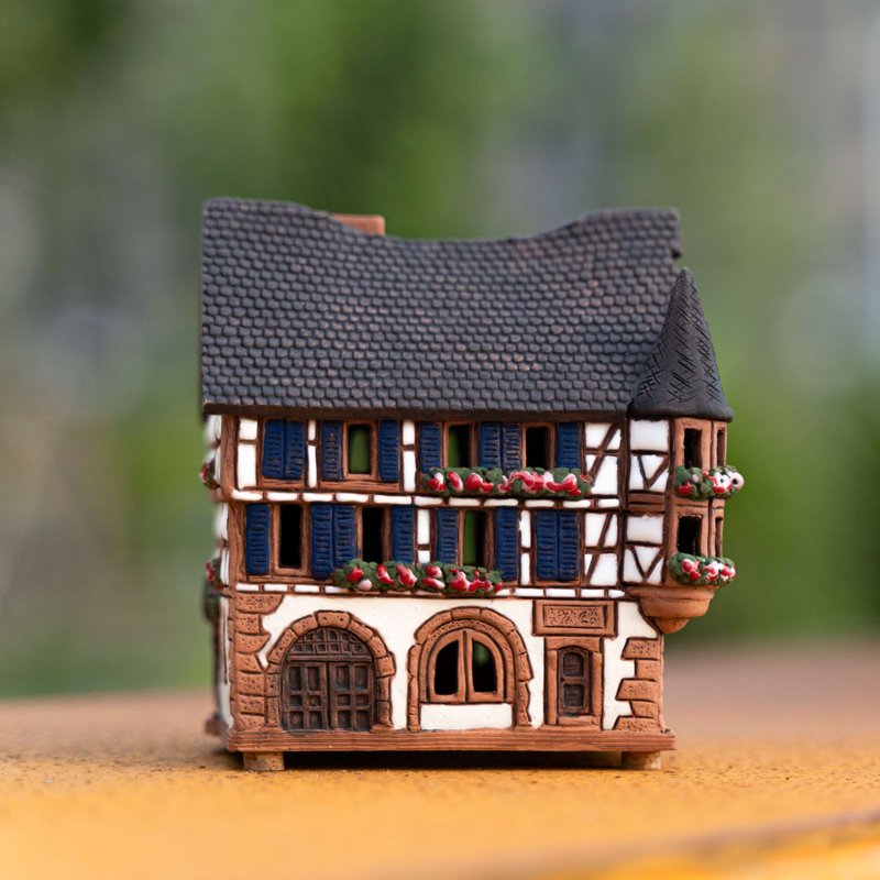 Alsace Skye Castle Cabin Height 12cm - Items for Display - Pottery 