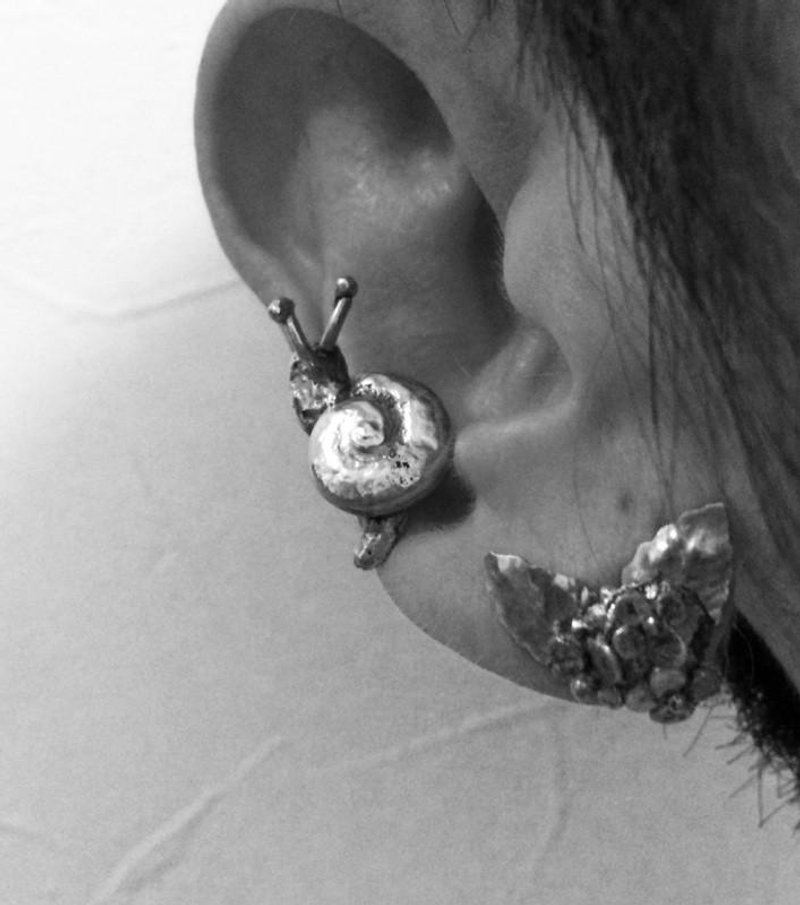 かたつむりと紫陽花のピアス　SILVER950 - 耳環/耳夾/耳骨夾 - 銀 銀色